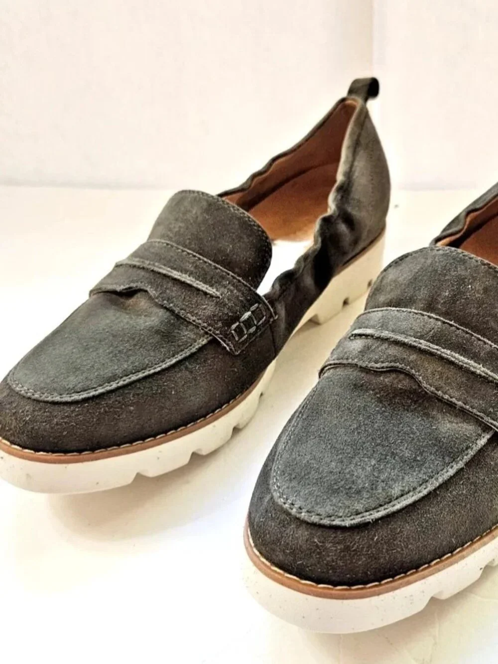 Vionic Cynthia II Dark Green Suede Penny Loafers Size 10 Womens EUC